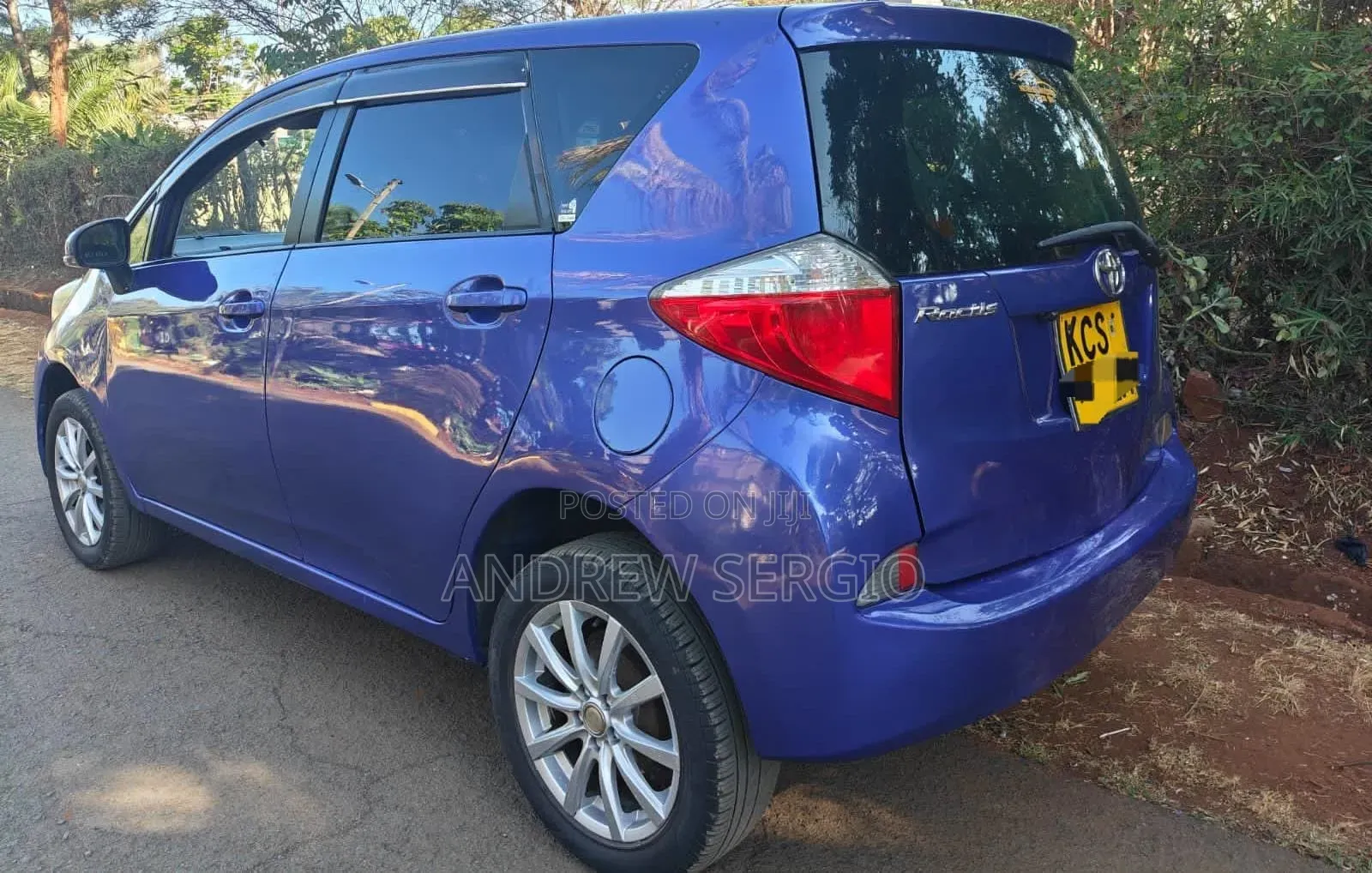 Toyota Ractis 2012 Blue