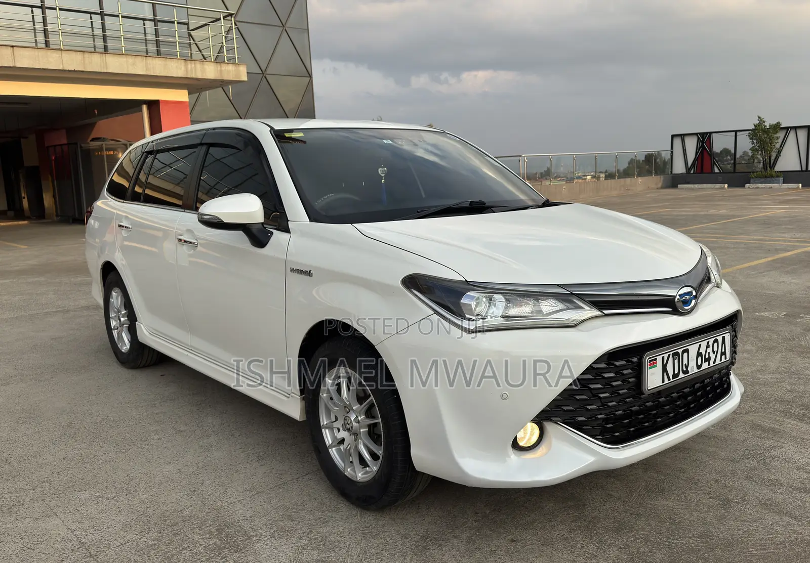 Toyota Corolla Fielder 1.5 Hybrid FWD 2017 White