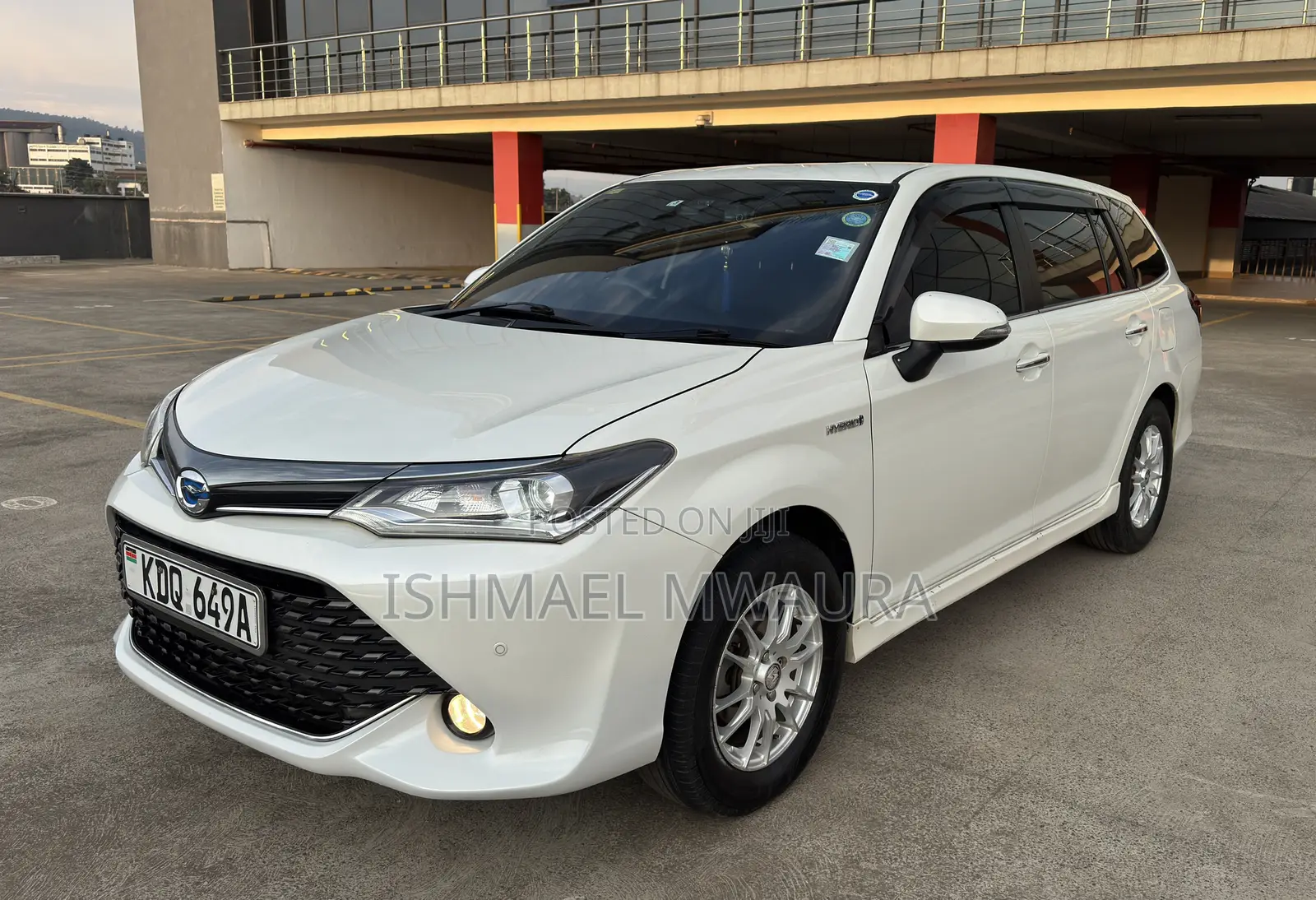 Toyota Corolla Fielder 1.5 Hybrid FWD 2017 White
