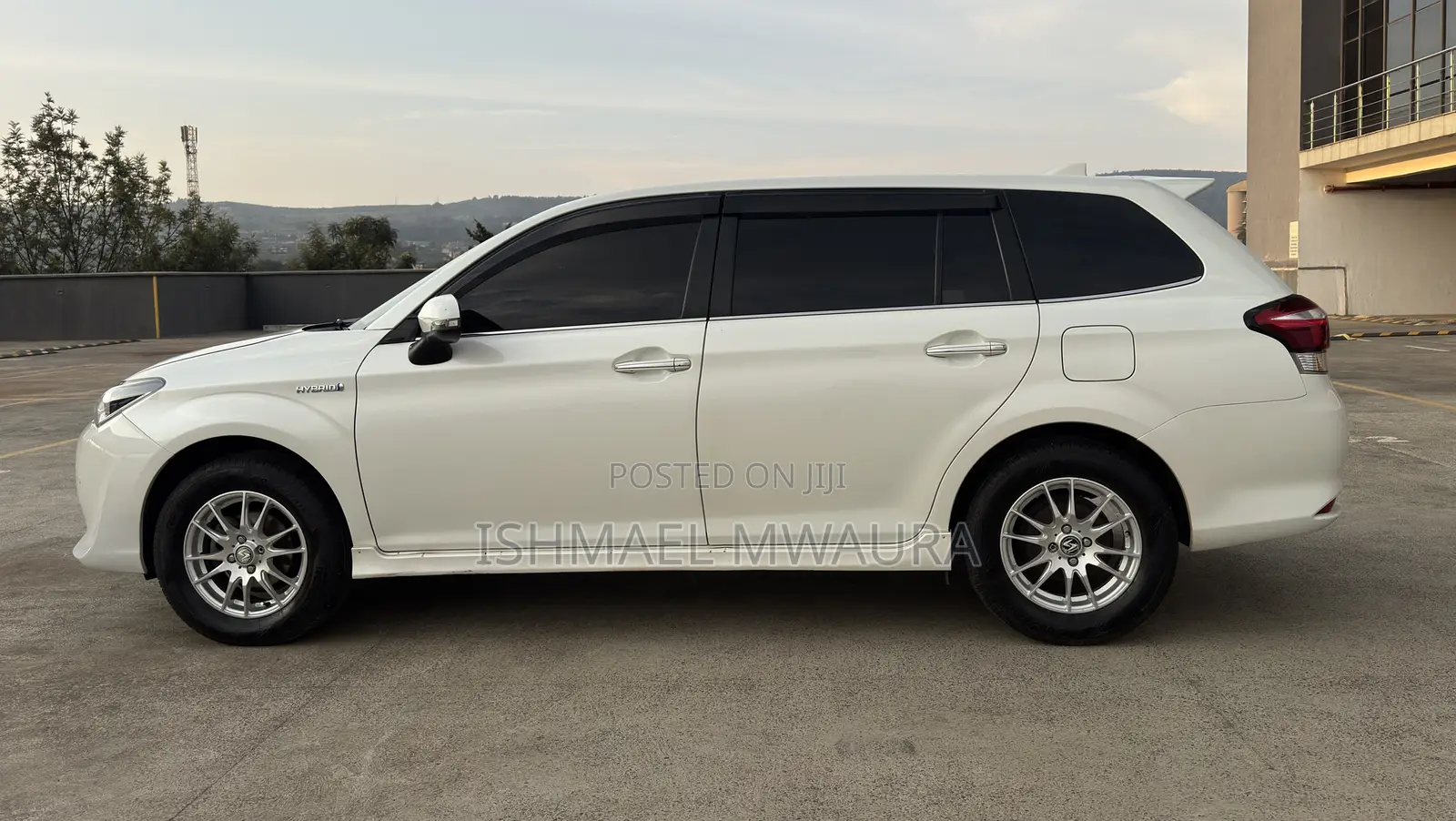 Toyota Corolla Fielder 1.5 Hybrid FWD 2017 White