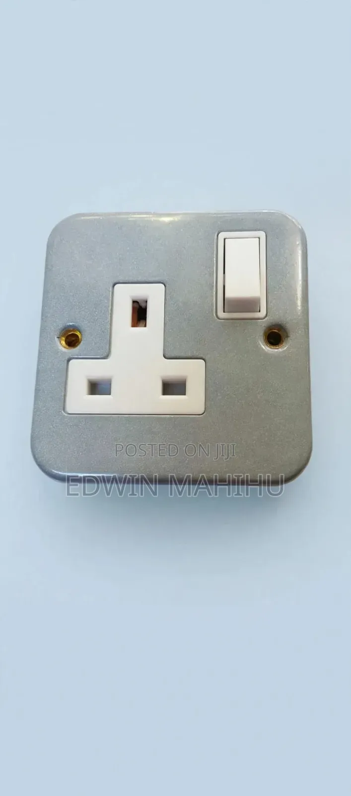 Metallic Single Socket