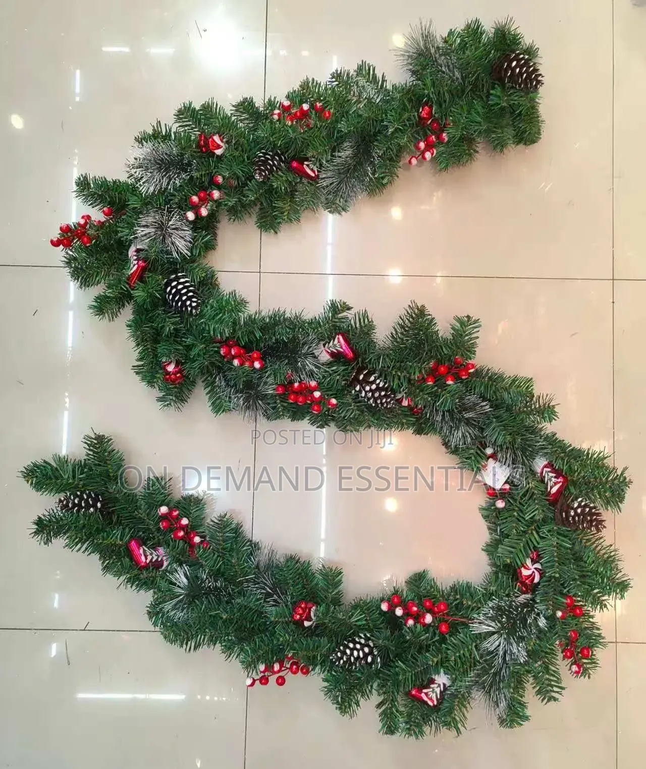 2.7m Pre-Decorated Christmas Garland