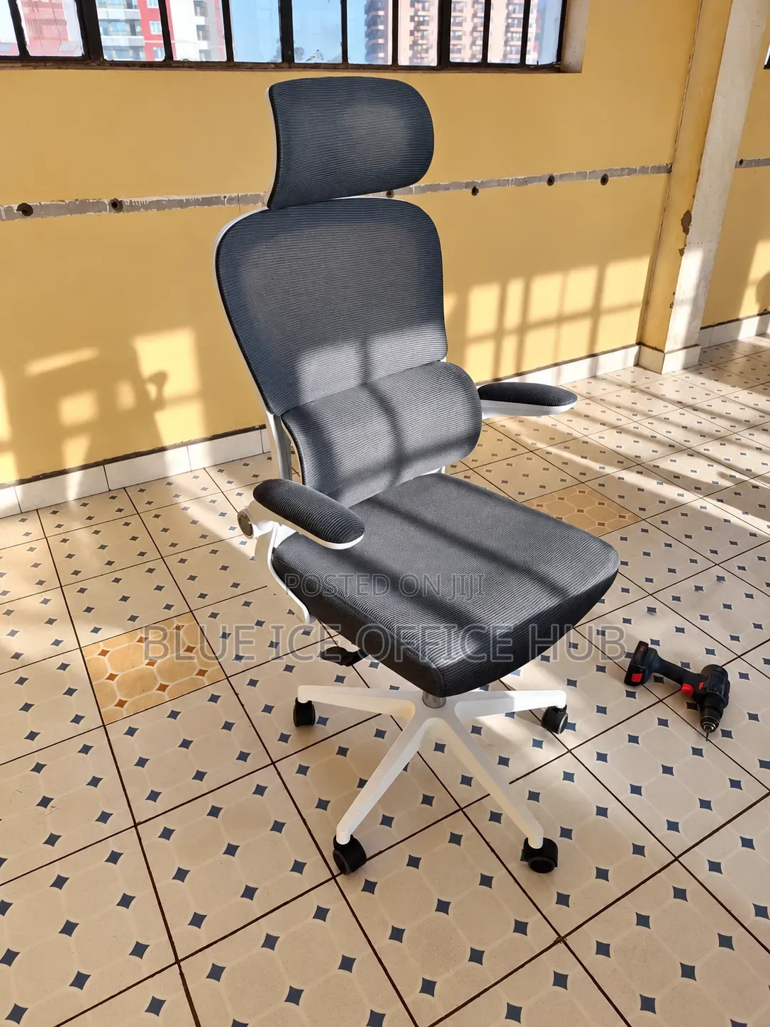 Ergonomic High Back Office Chair With Headrest.
