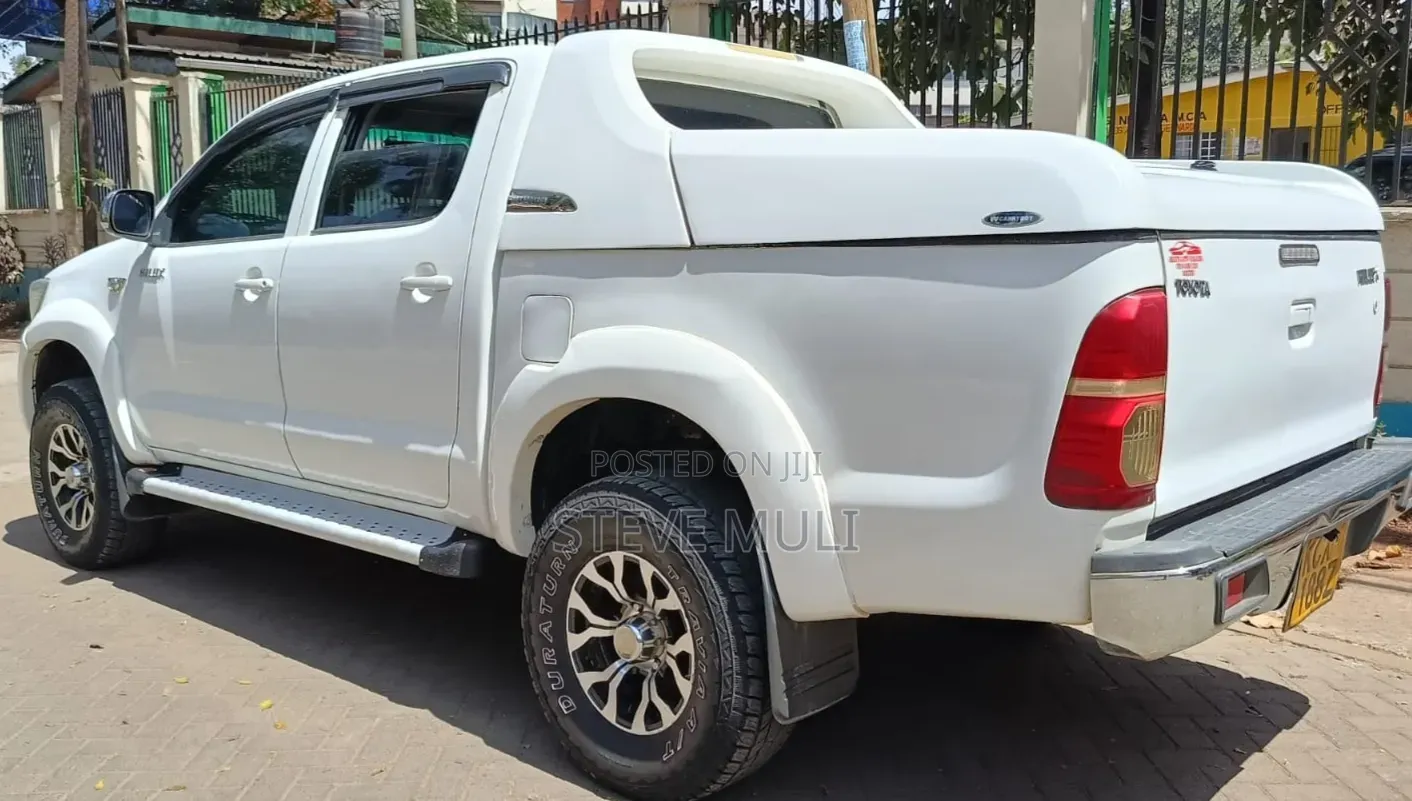 Toyota Hilux 2015 White