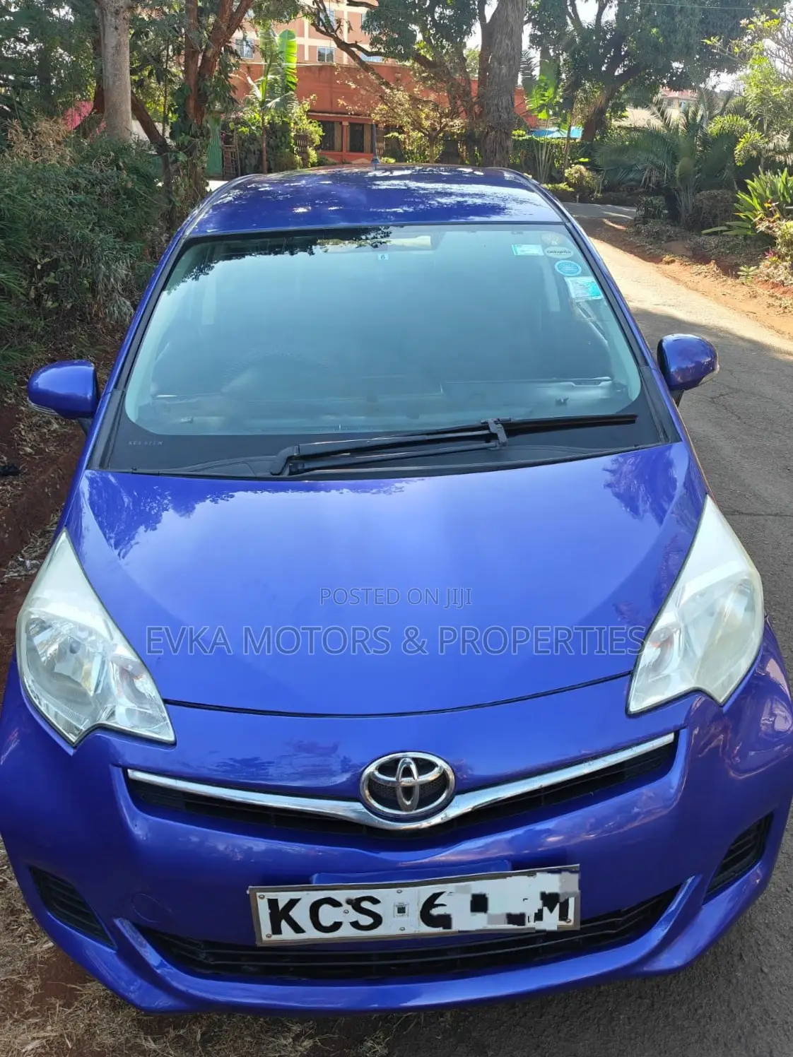 Toyota Ractis 2011 Blue