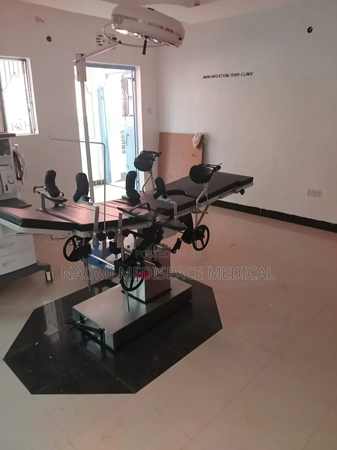 Heavy Duty, Durable Construction, Hydraulic Theatre Operating Table