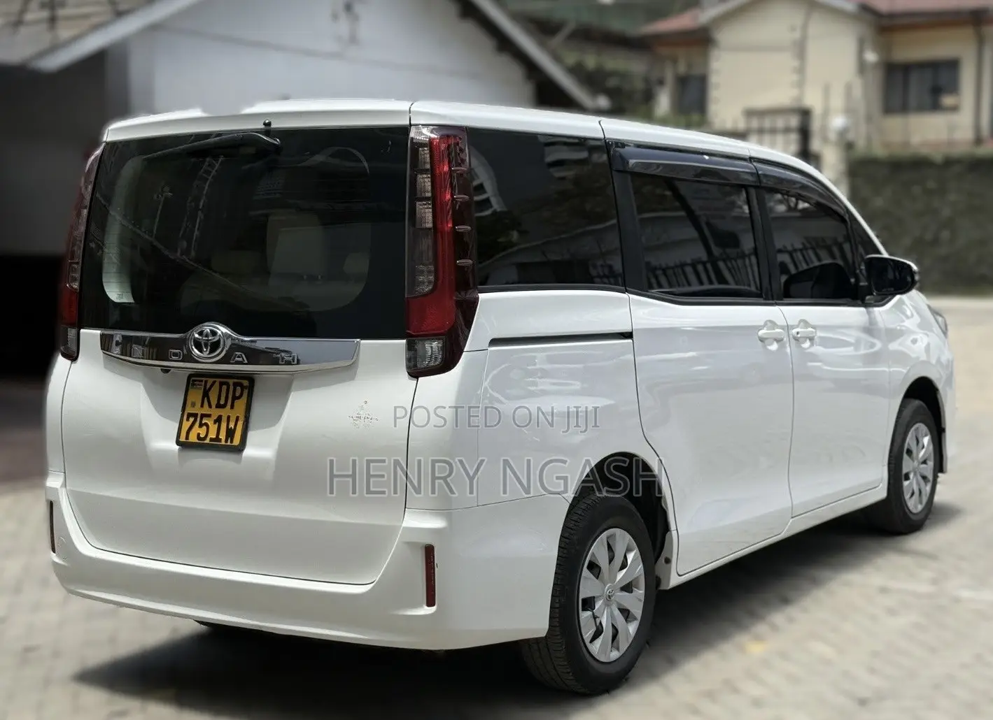 Toyota Noah 2017 White