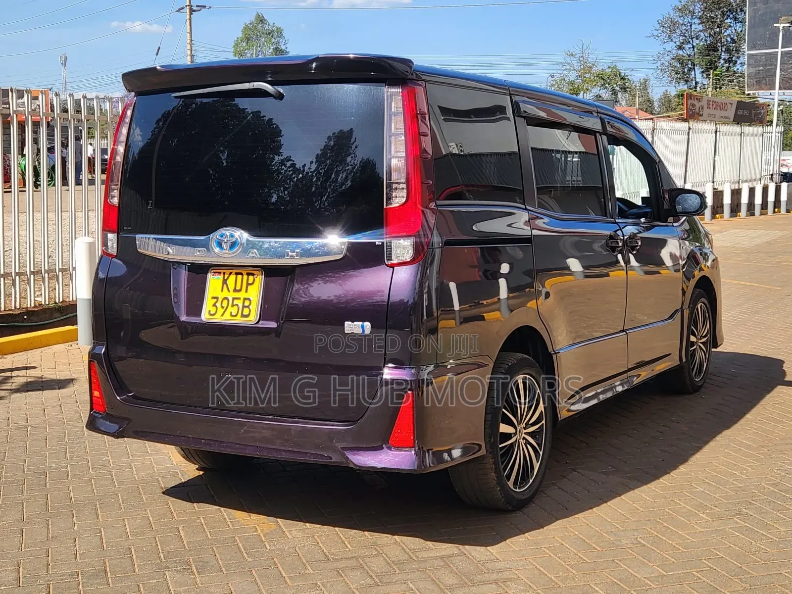 Toyota Noah 2.0 FWD (8 Seater) 2016 Black