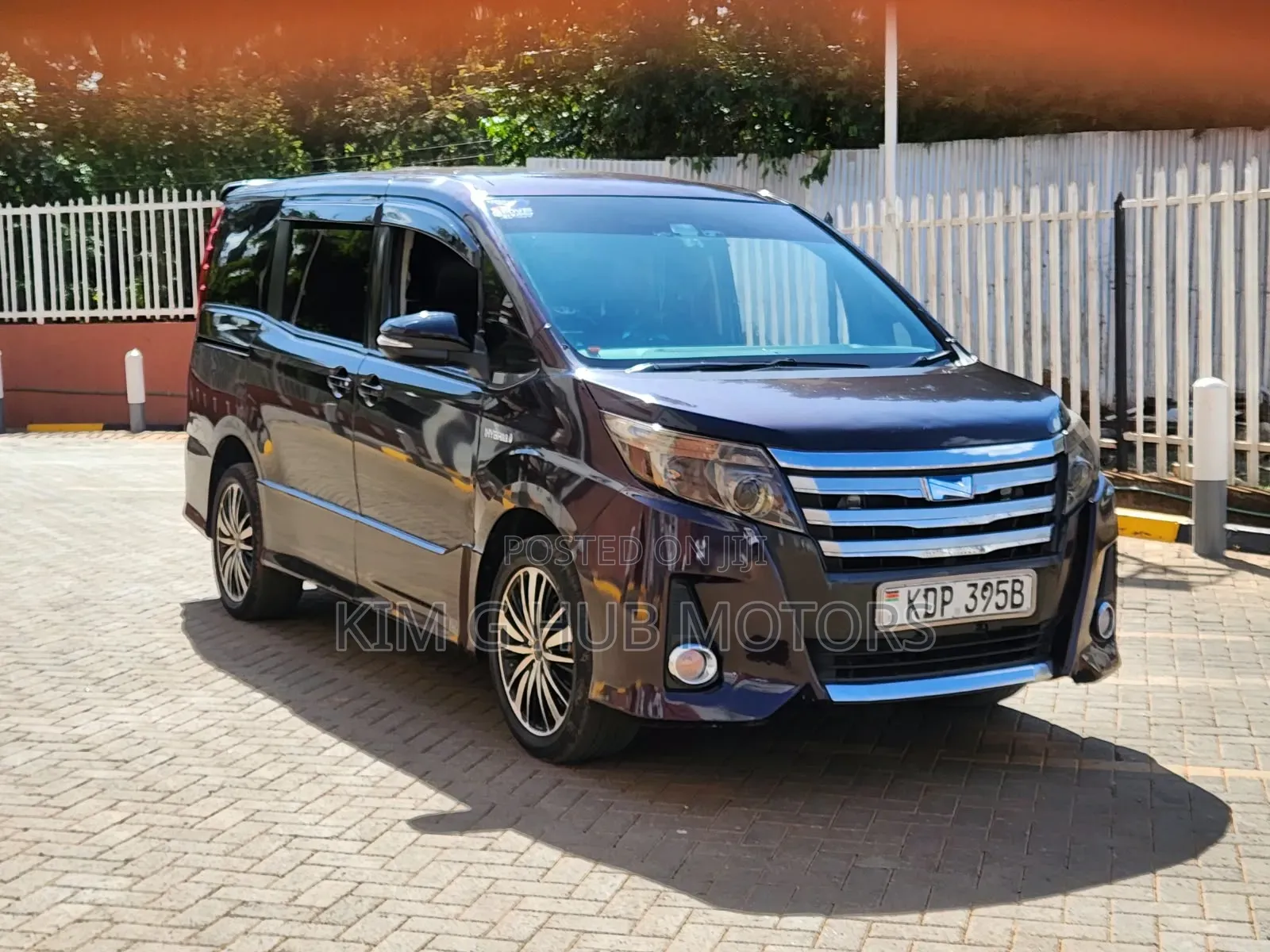 Toyota Noah 2.0 FWD (8 Seater) 2016 Black