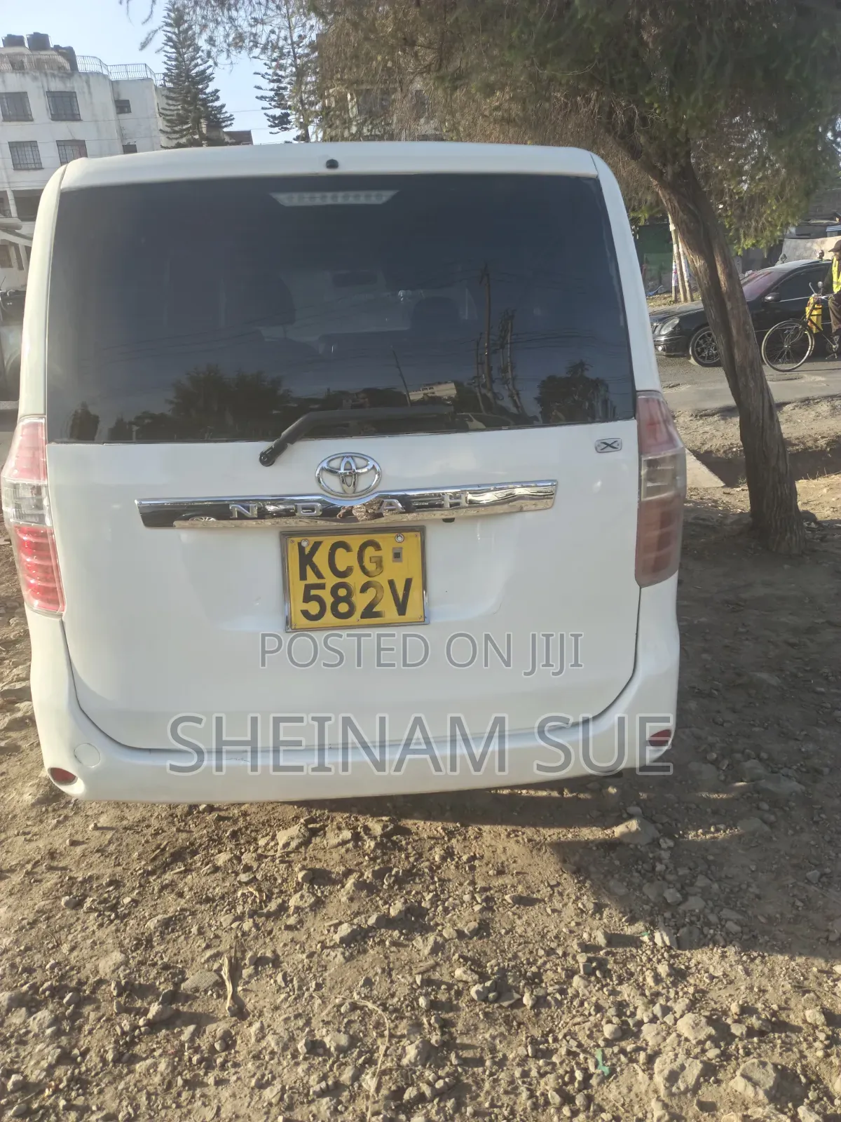 Toyota Noah 2009 White