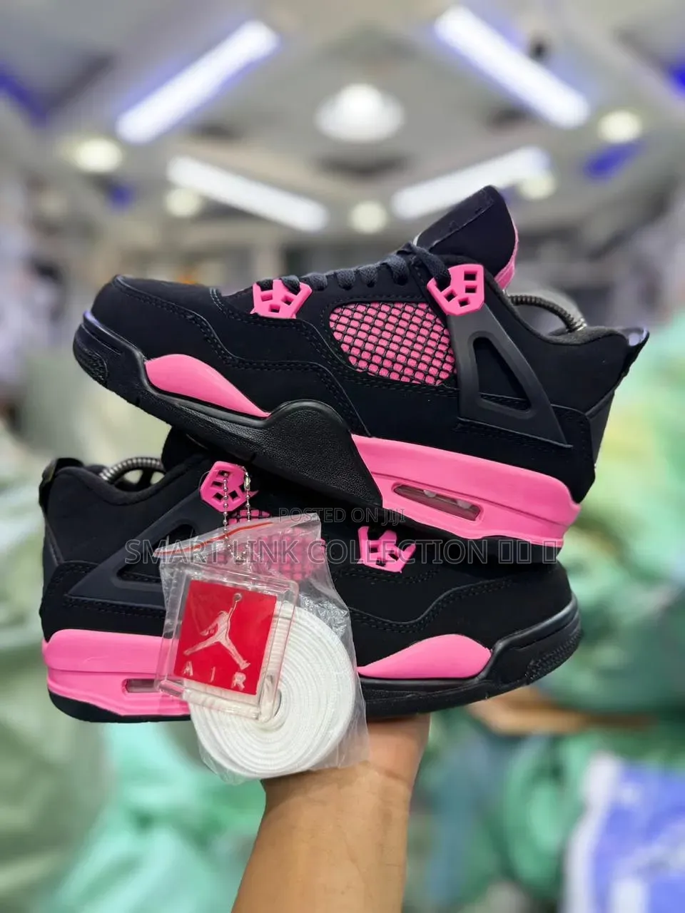 Ladies Jordan 4 OG Retro.