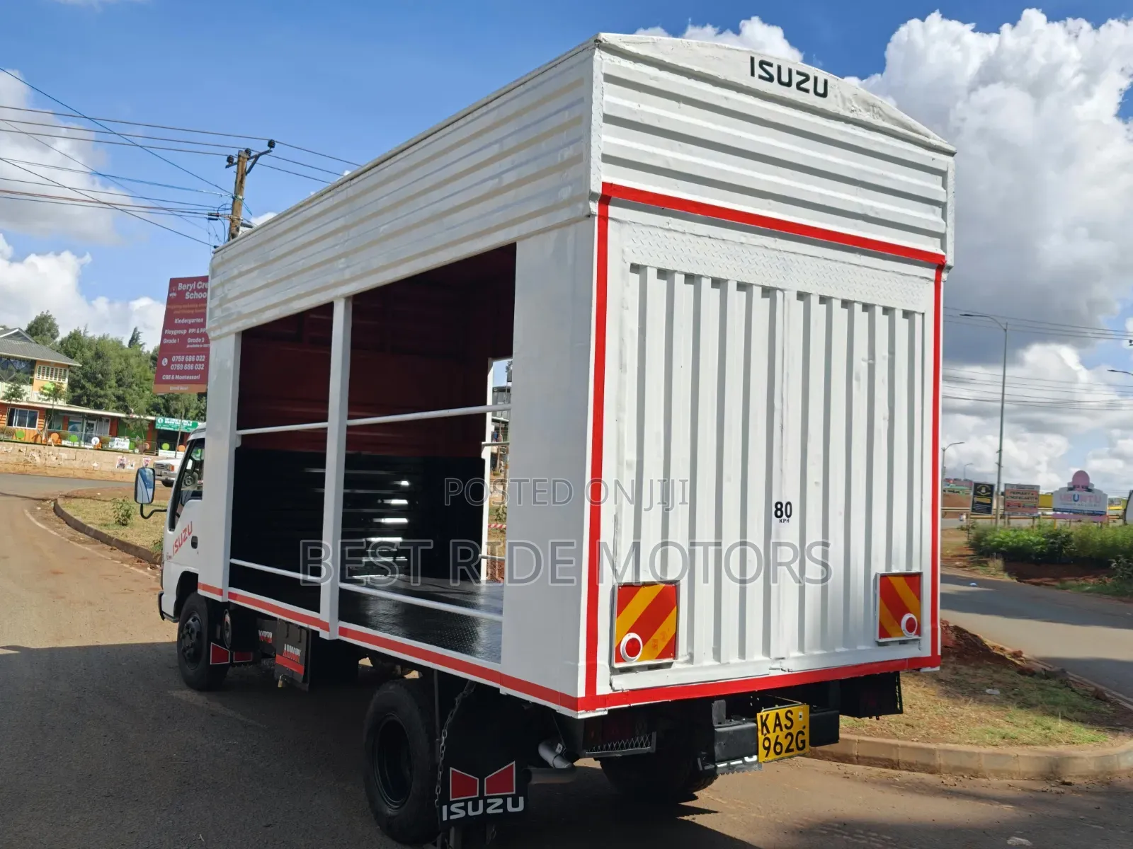 Isuzu NPR Local