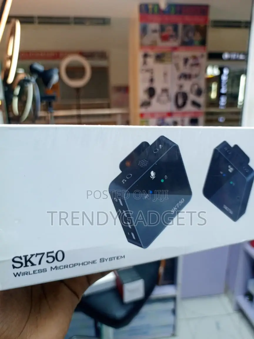 SK750 Wireless Lapel Mic Kit With Furry Windshield for Vlogging