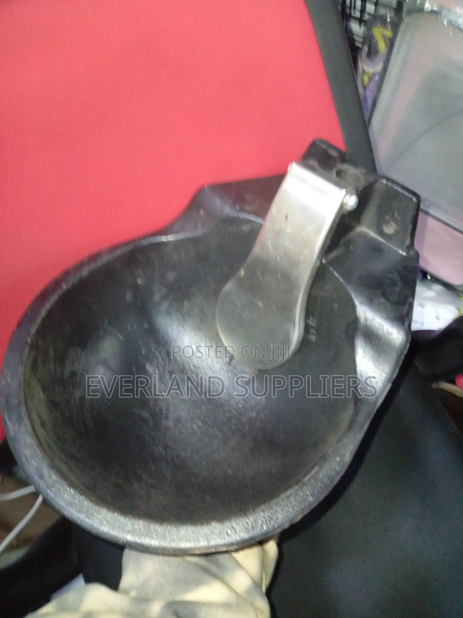 Corrosion-Resistant Cow Water Bowl - Cast Iron