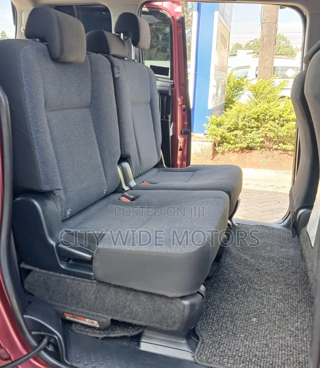 Toyota Sienta 1.5 AWD (6-seater) 2017 Red