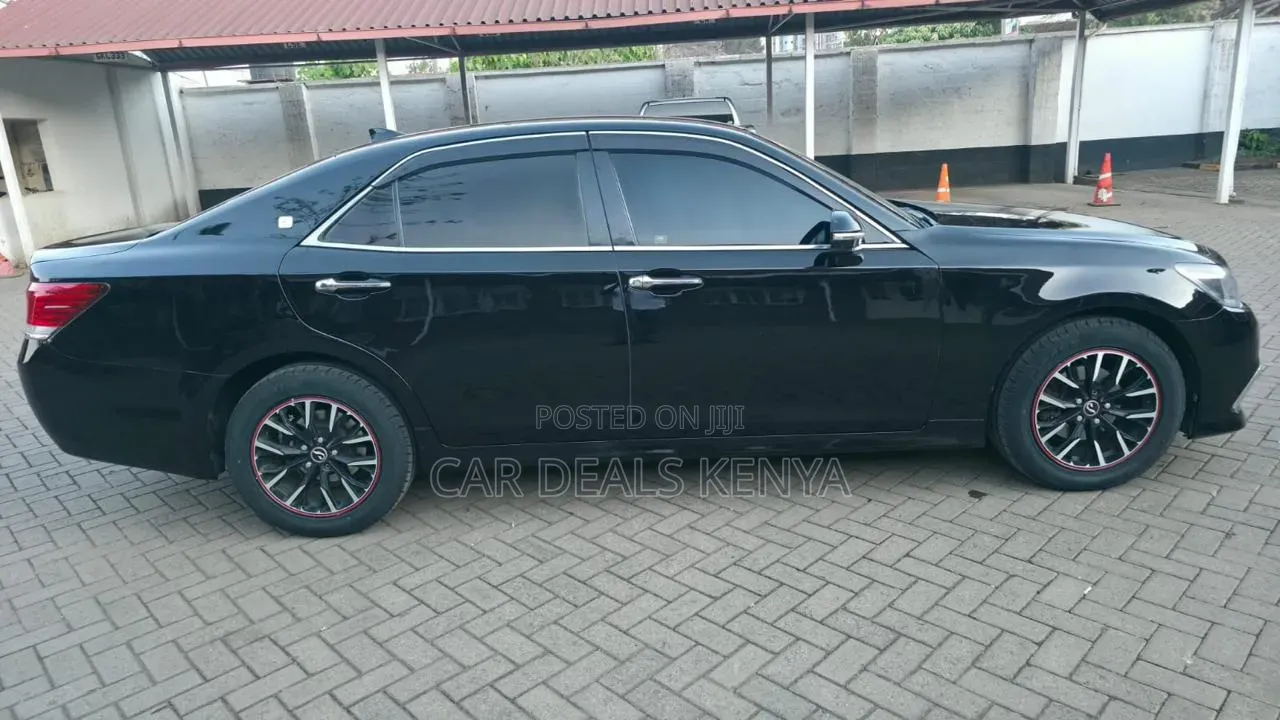 Toyota Crown 2016 Black