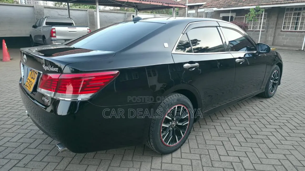 Toyota Crown 2016 Black