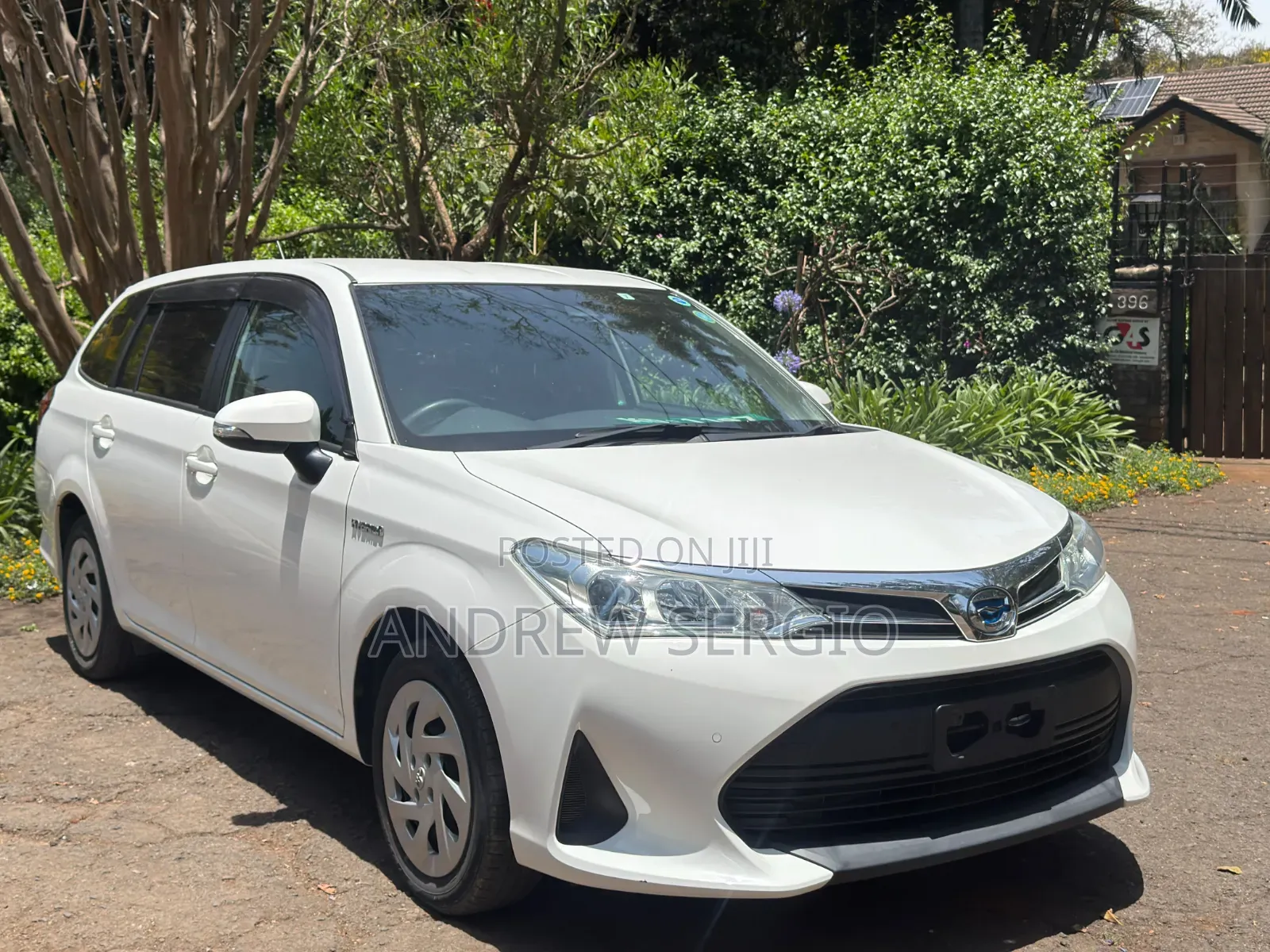 Toyota Corolla Fielder 1.5 Hybrid FWD 2019 White