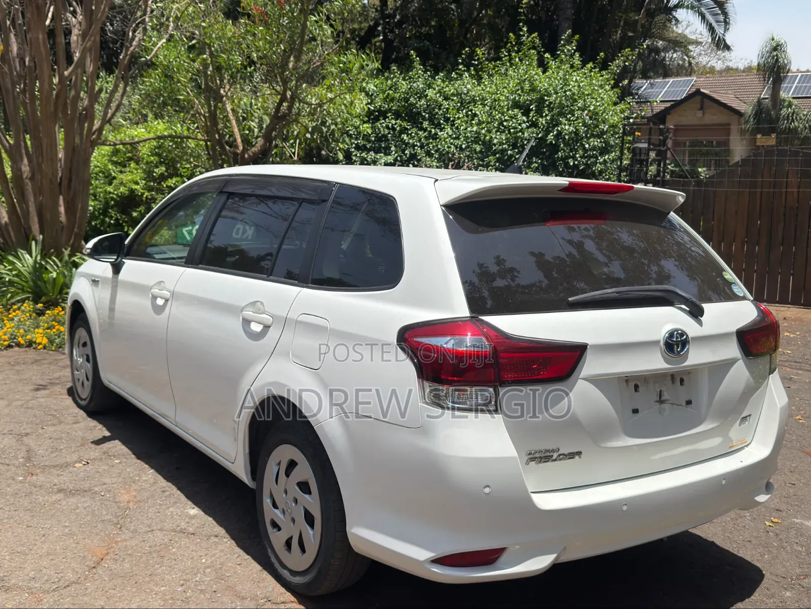 Toyota Corolla Fielder 1.5 Hybrid FWD 2019 White