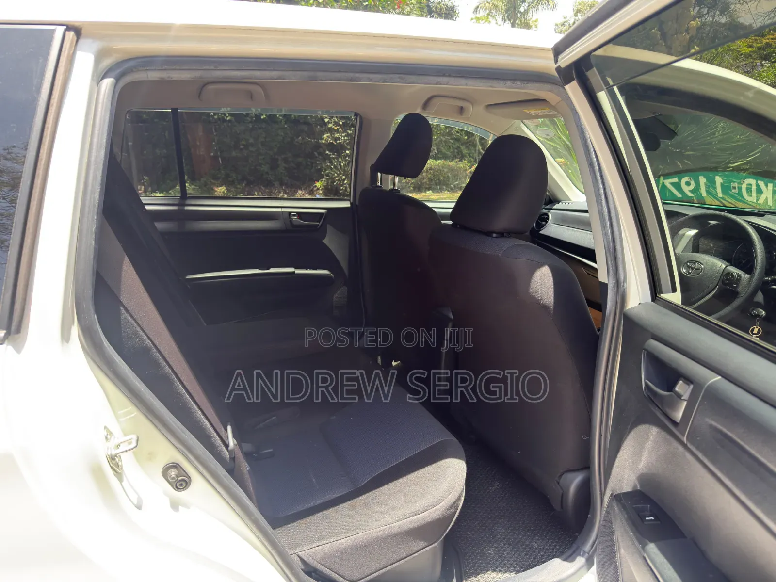 Toyota Corolla Fielder 1.5 Hybrid FWD 2019 White