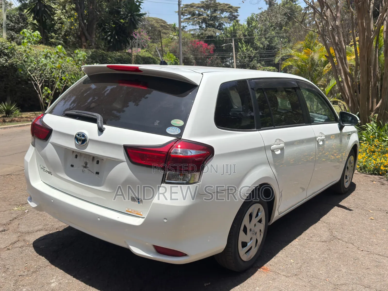 Toyota Corolla Fielder 1.5 Hybrid FWD 2019 White