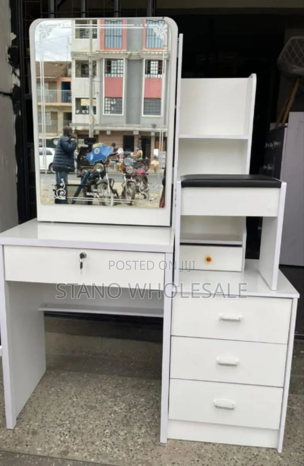 Executive Dressing Mirror With Sliding Mirror