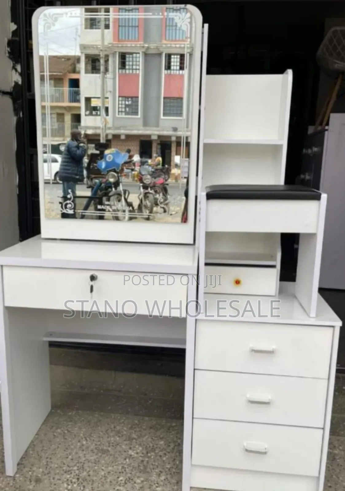 Executive Dressing Mirror With Sliding Mirror