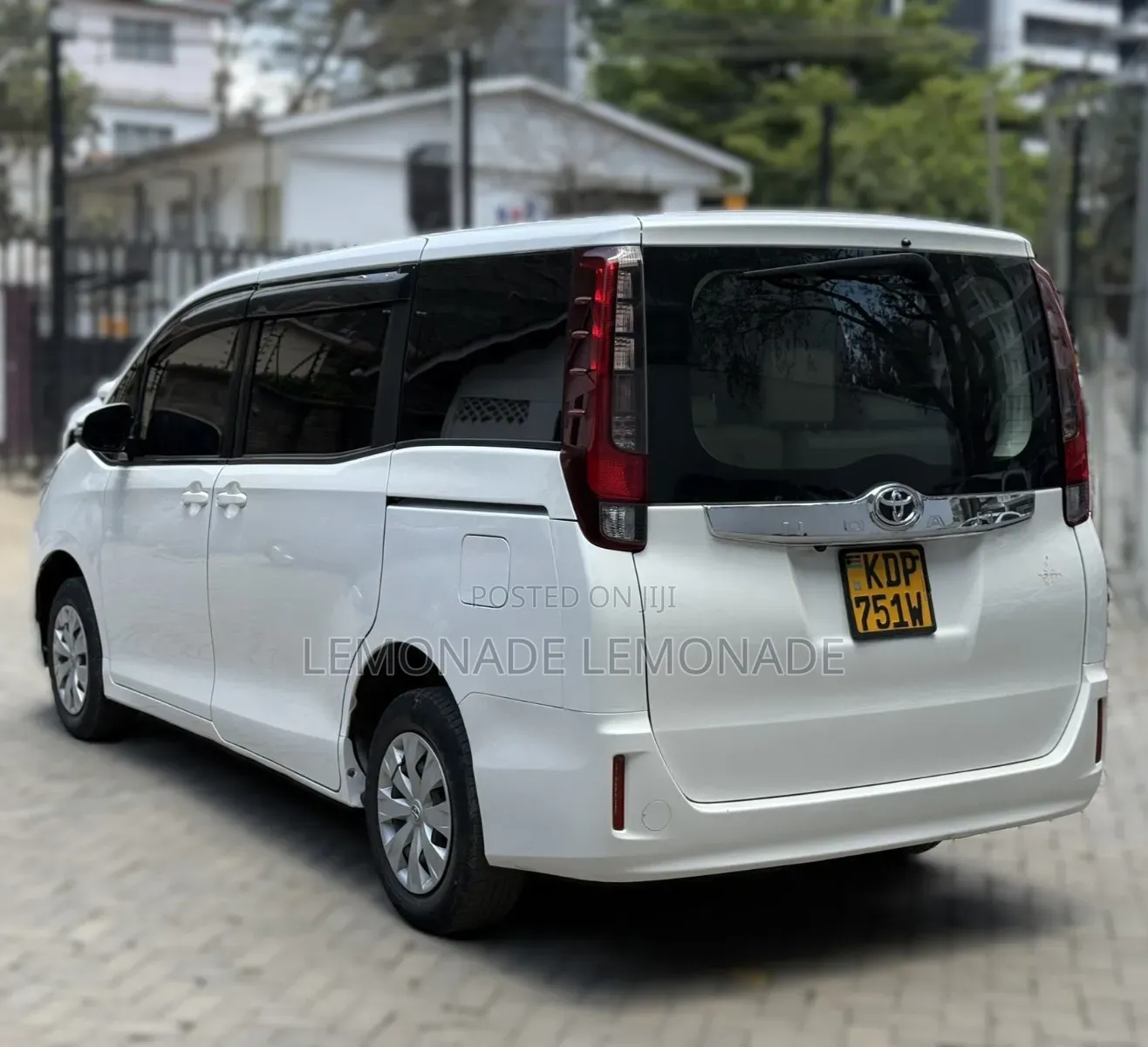 Toyota Noah 2.0 FWD (7 Seater) 2017 Pearl