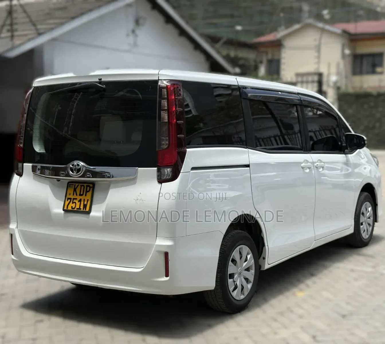 Toyota Noah 2.0 FWD (7 Seater) 2017 Pearl