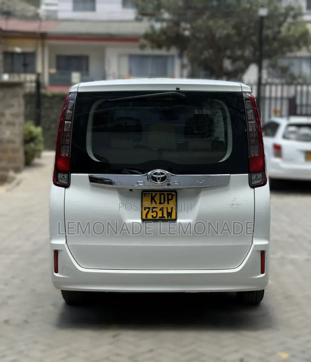 Toyota Noah 2.0 FWD (7 Seater) 2017 Pearl