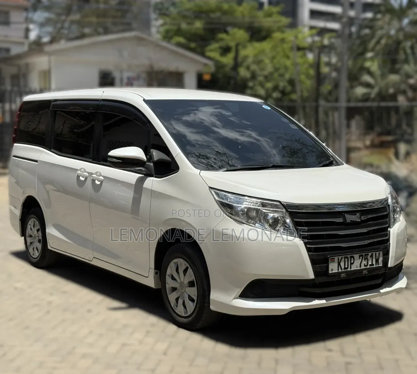Toyota Noah 2.0 FWD (7 Seater) 2017 Pearl