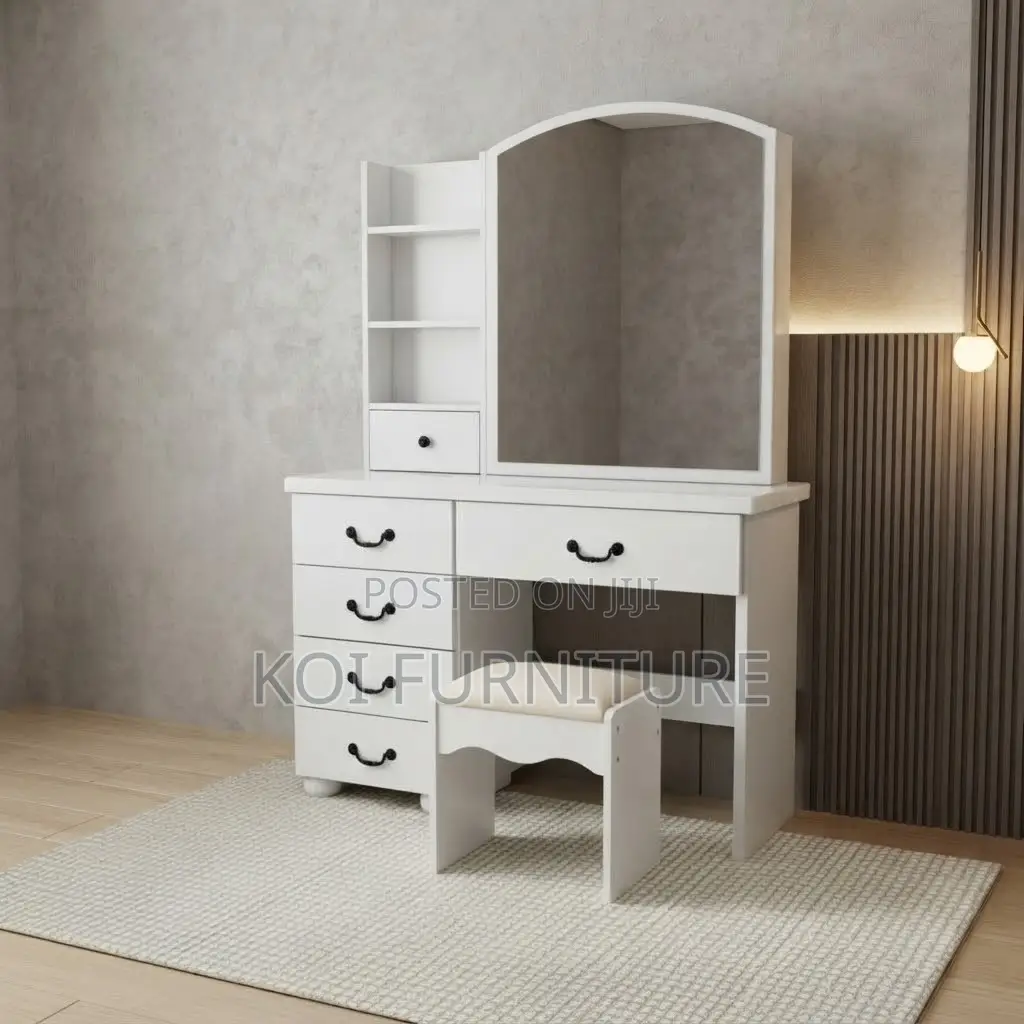 Dressers; Dressing Room Lux Vanity Set With Sliding Mirrors