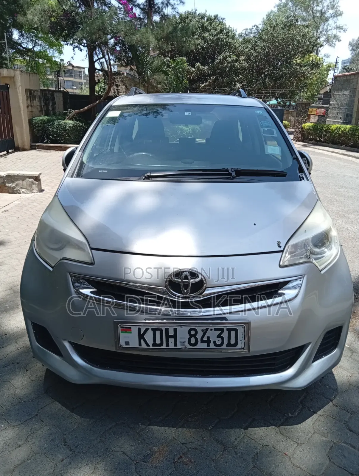Toyota Ractis 1.3 FWD 2014 Silver