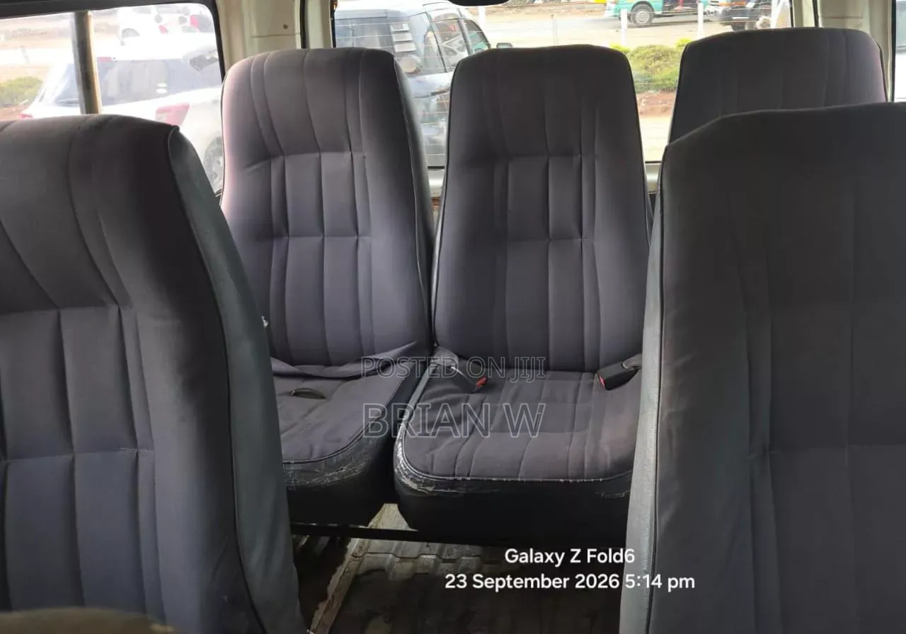 Toyota HiAce 2012 Yellow
