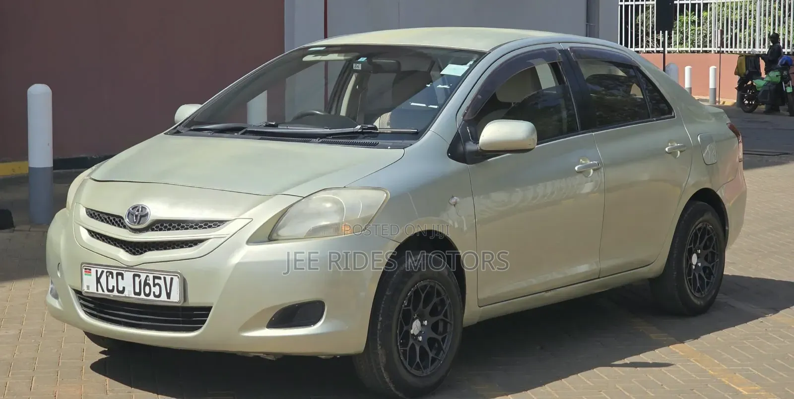 Toyota Belta 2008 Gold