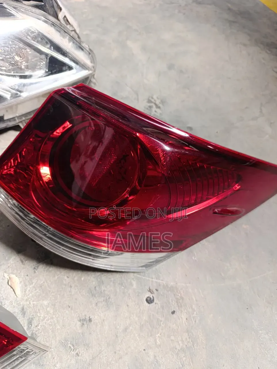 Crown Taillight RHS Body