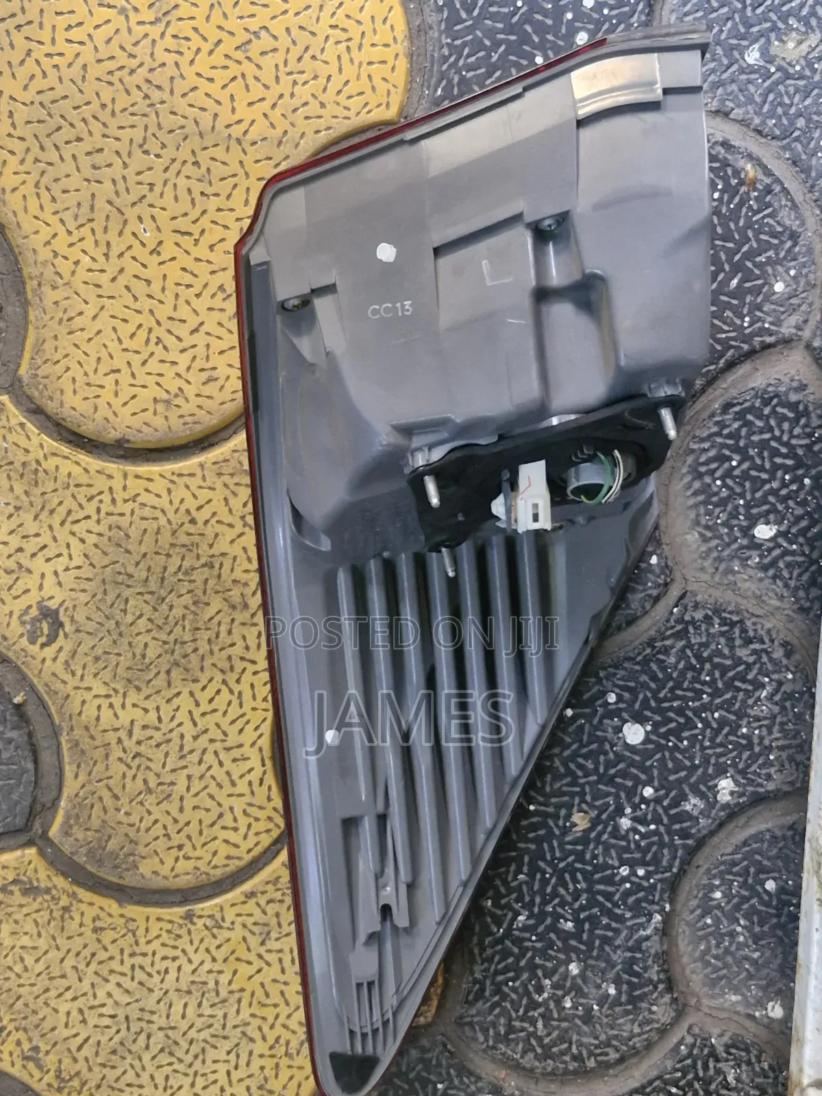 Crown Taillight RHS Body