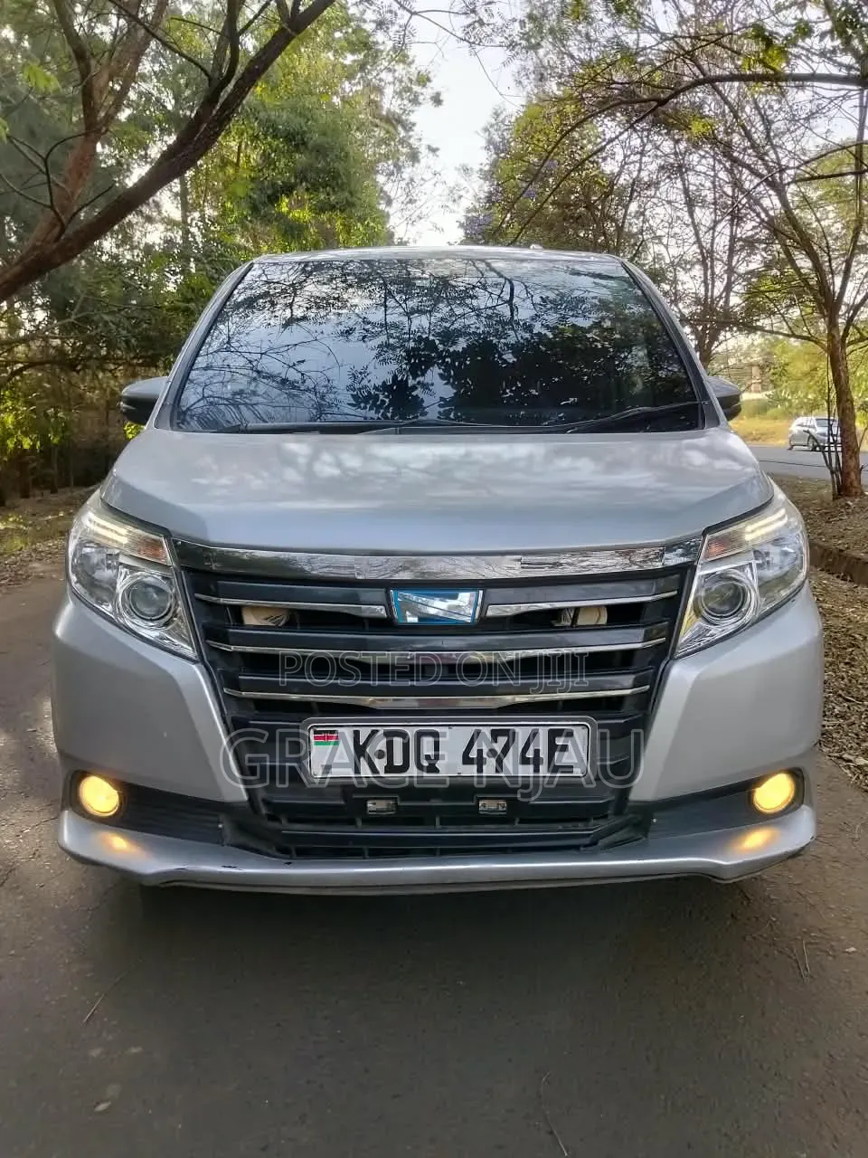 Toyota Noah 2.0 AWD (7 Seater) 2016 Silver