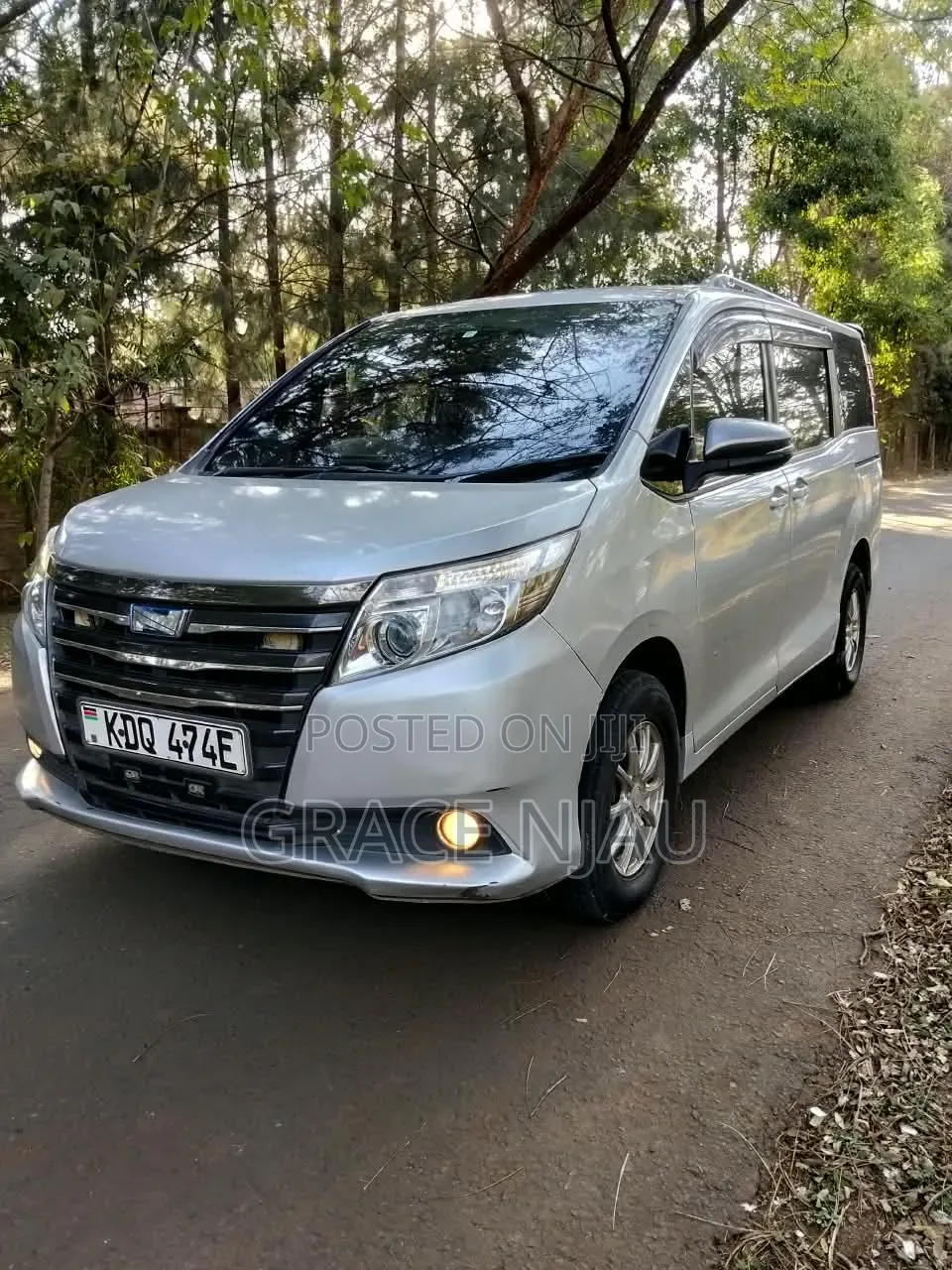 Toyota Noah 2.0 AWD (7 Seater) 2016 Silver