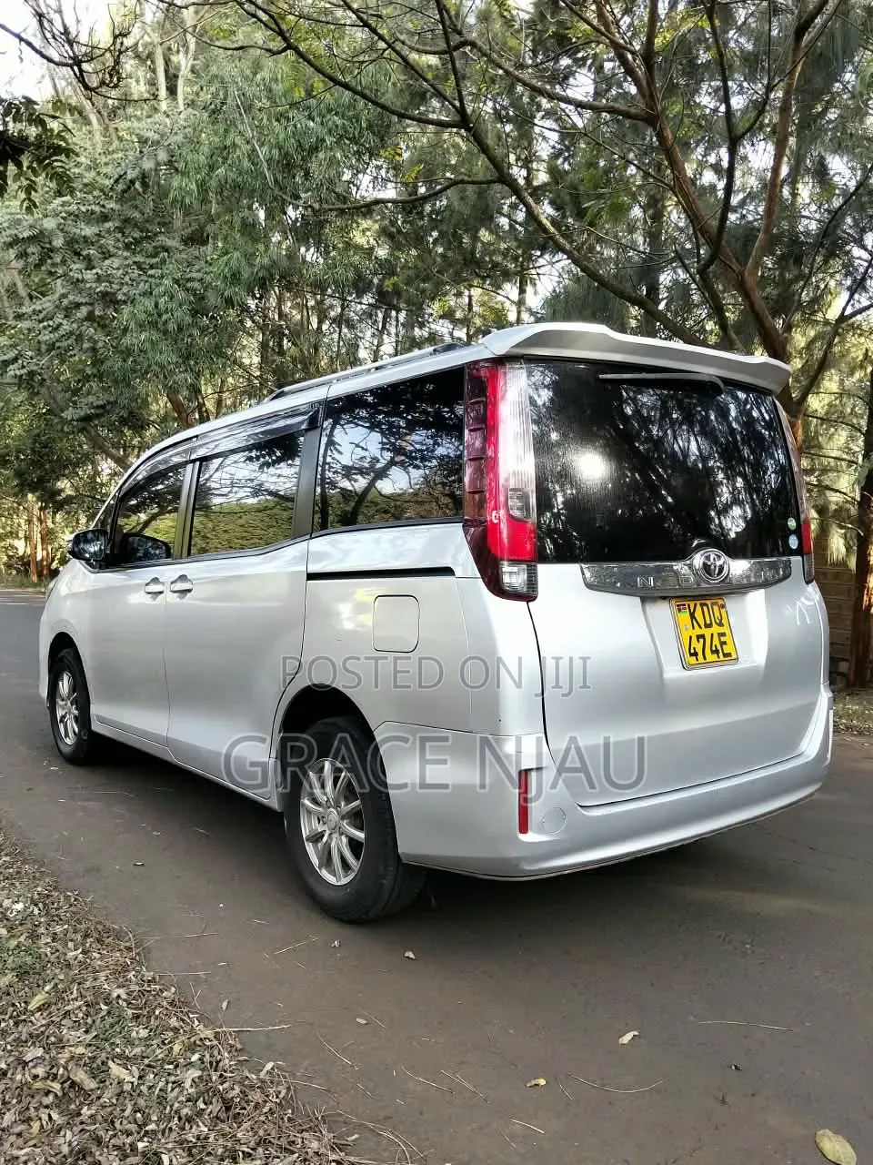 Toyota Noah 2.0 AWD (7 Seater) 2016 Silver