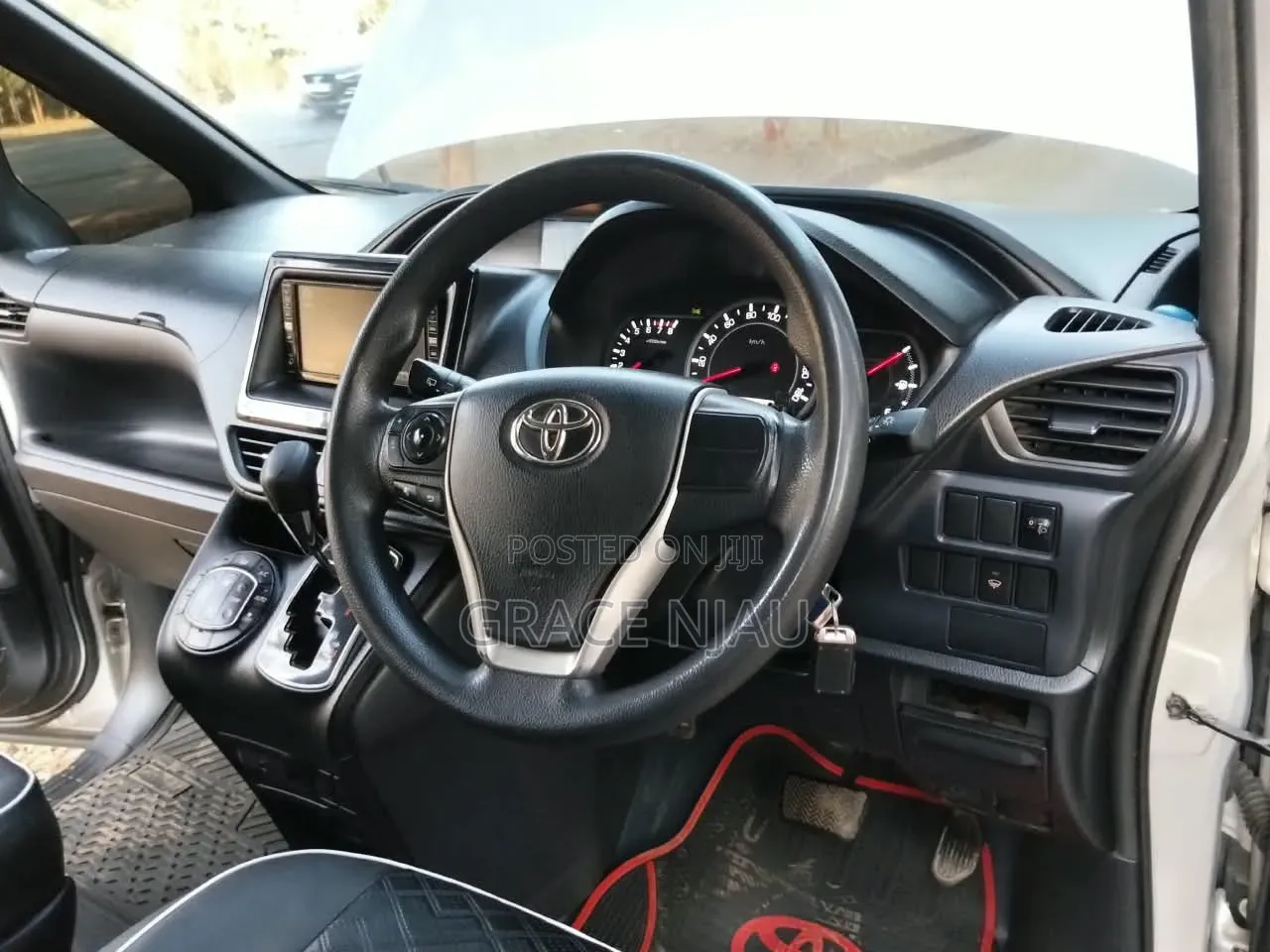 Toyota Noah 2.0 AWD (7 Seater) 2016 Silver