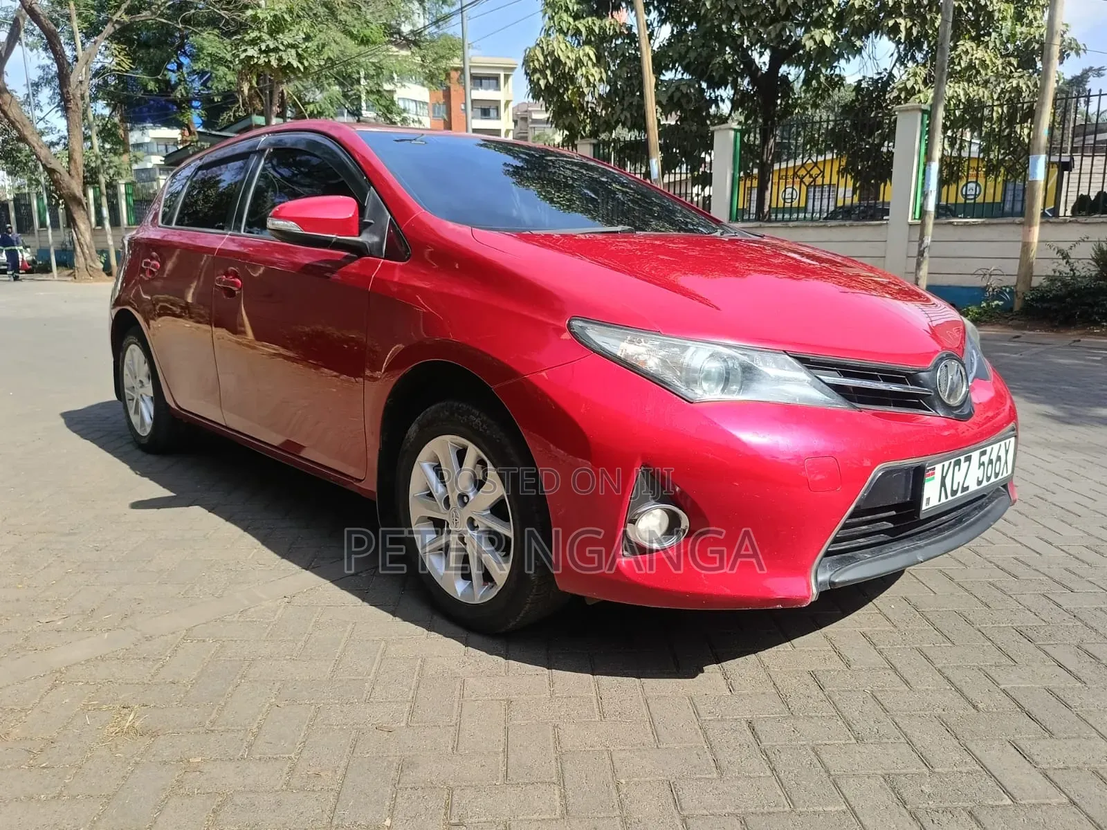 Toyota Auris 2013 Red