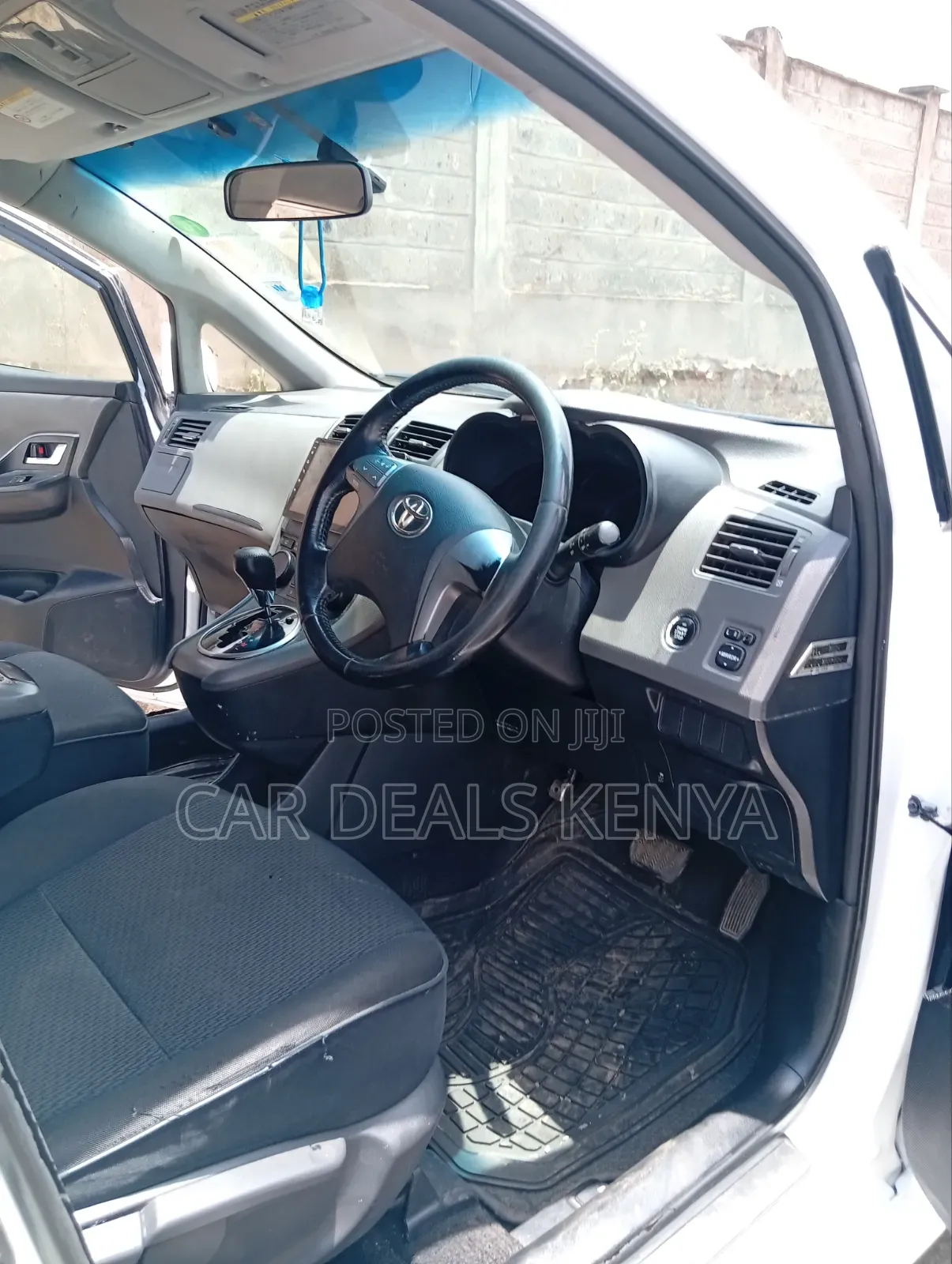 Toyota Mark X Zio 2.4 FWD (7 seater) 2009 White