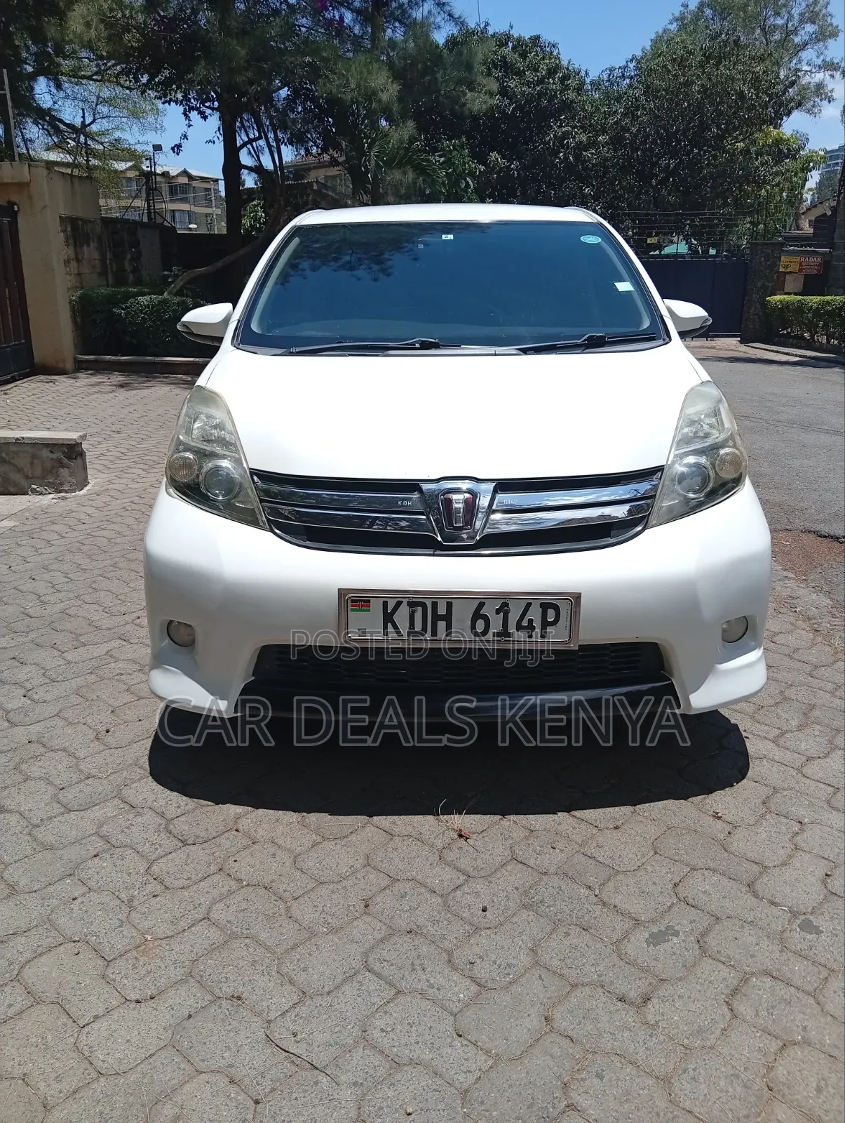 Toyota ISIS 1.8 L 2WD 2014 White