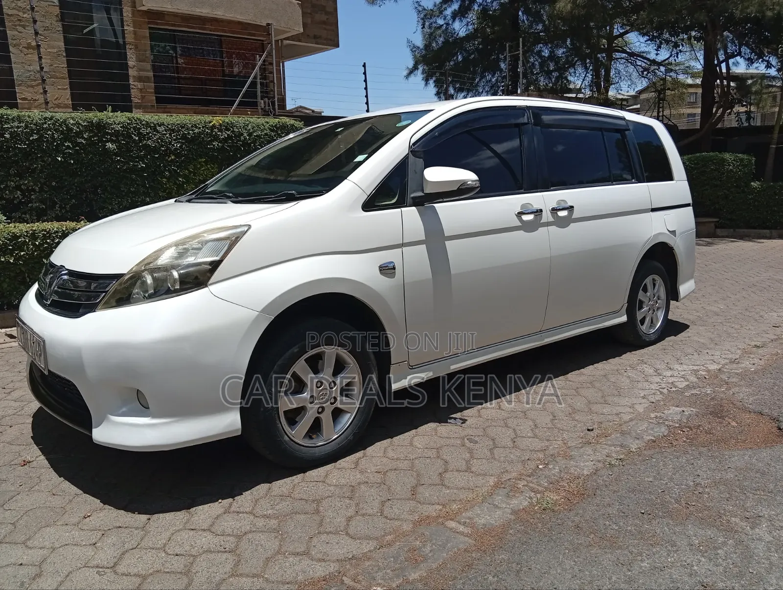 Toyota ISIS 1.8 L 2WD 2014 White