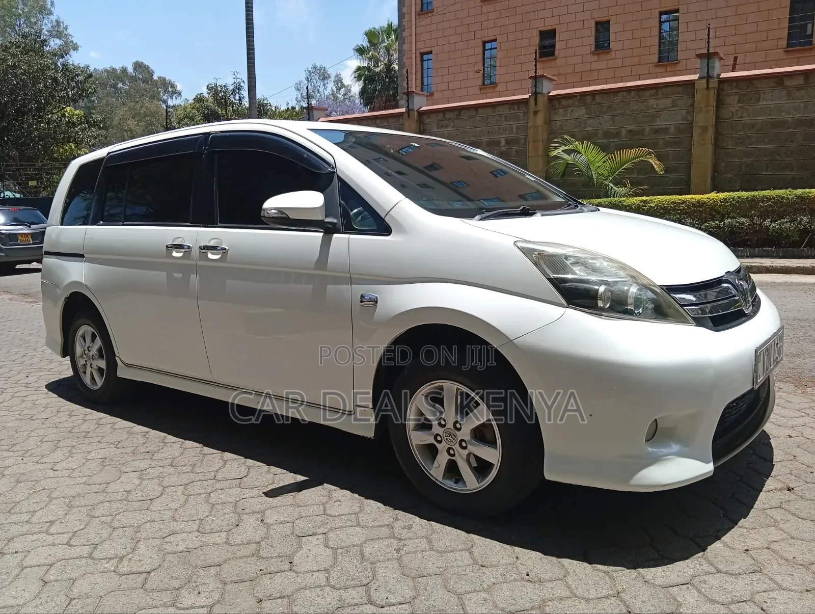 Toyota ISIS 1.8 L 2WD 2014 White