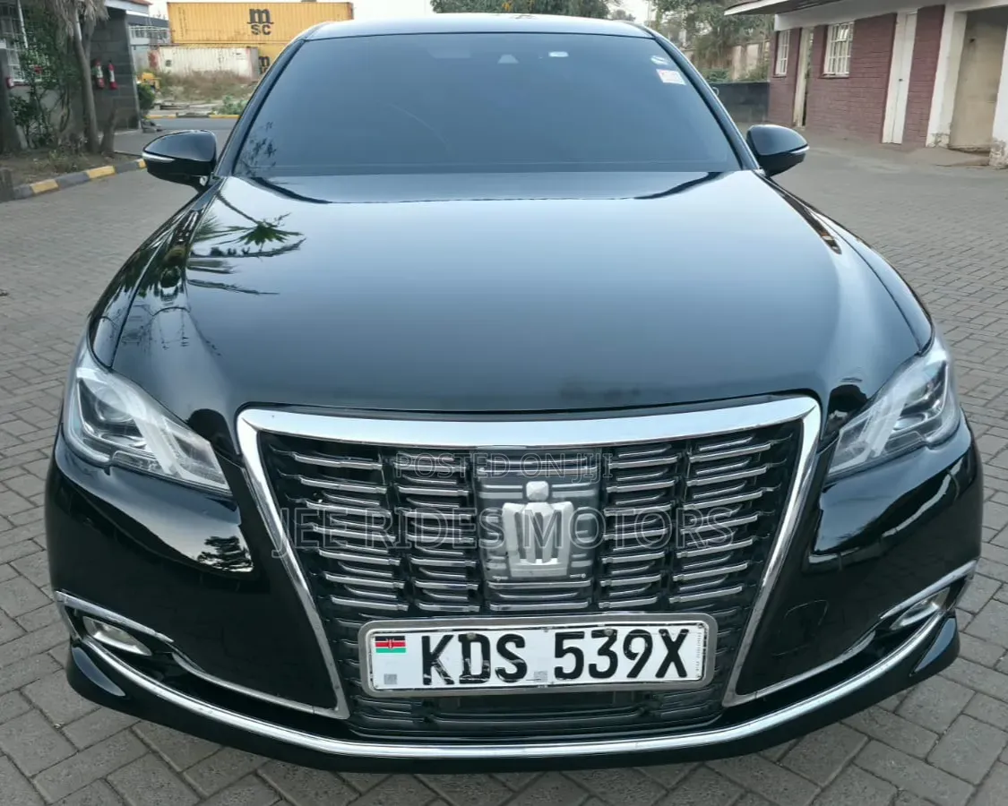Toyota Crown 2016 Matt Black