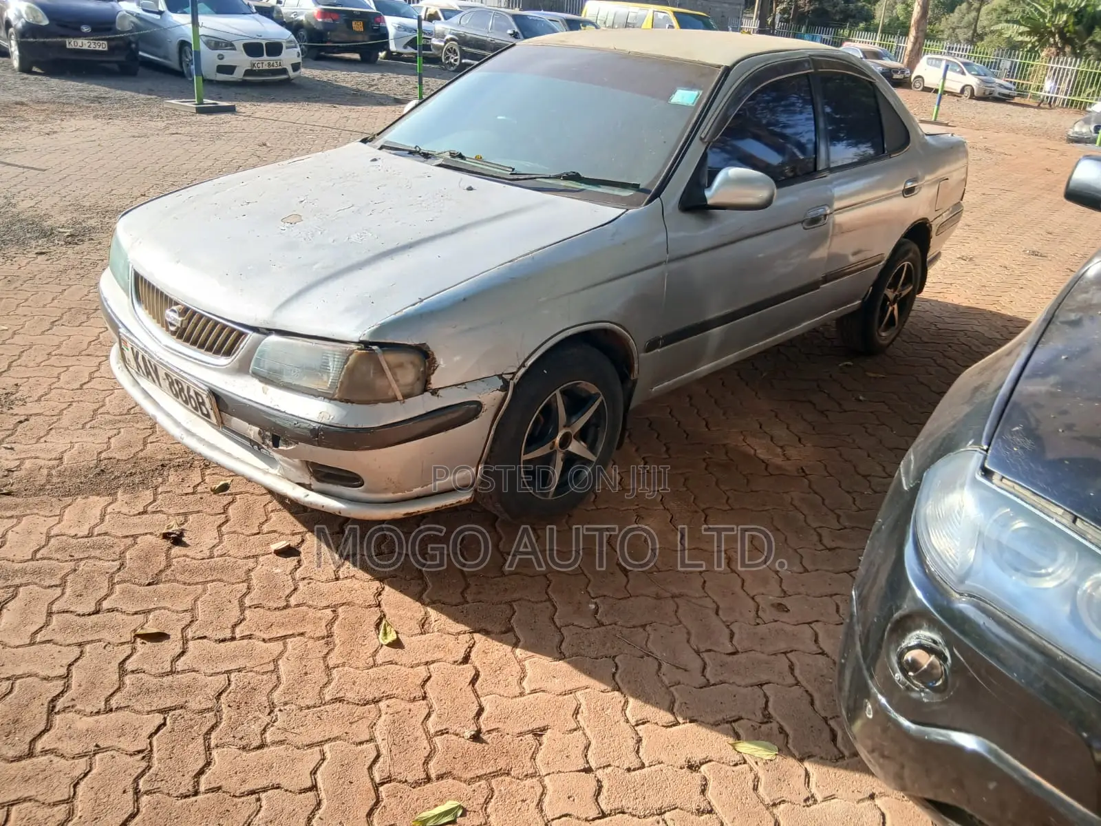 Nissan Sunny 2000 Silver