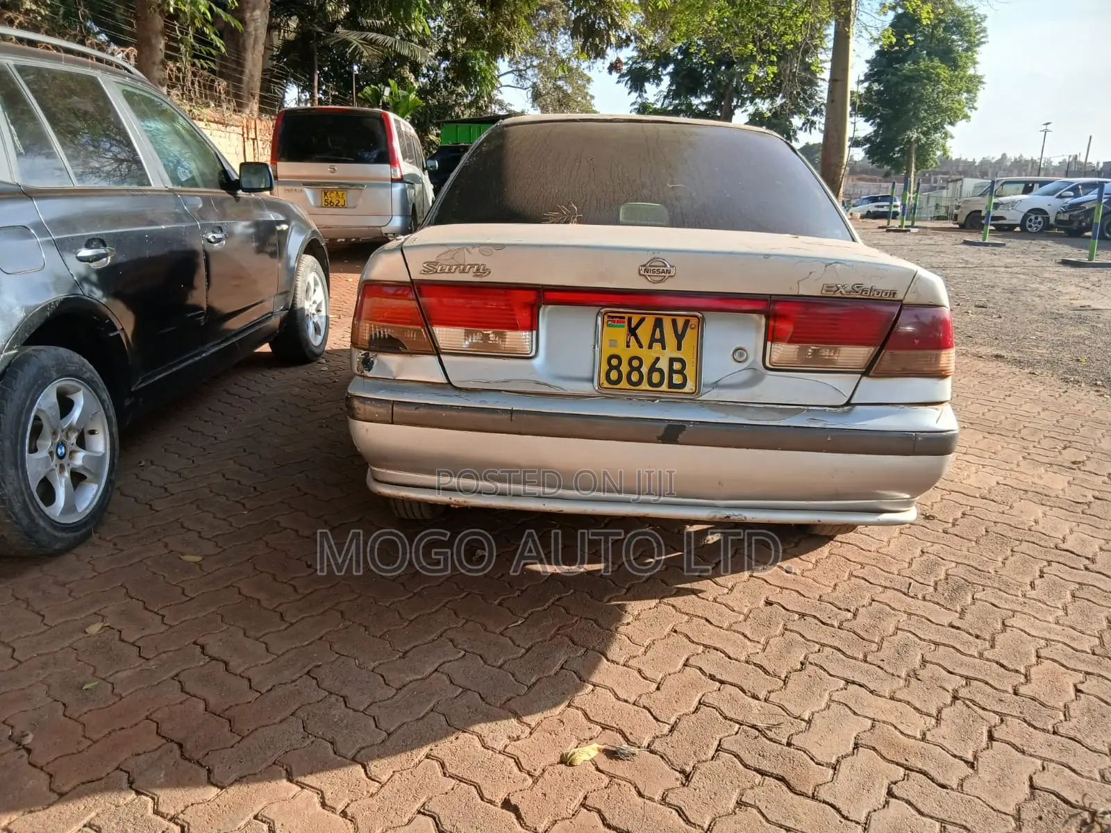 Nissan Sunny 2000 Silver