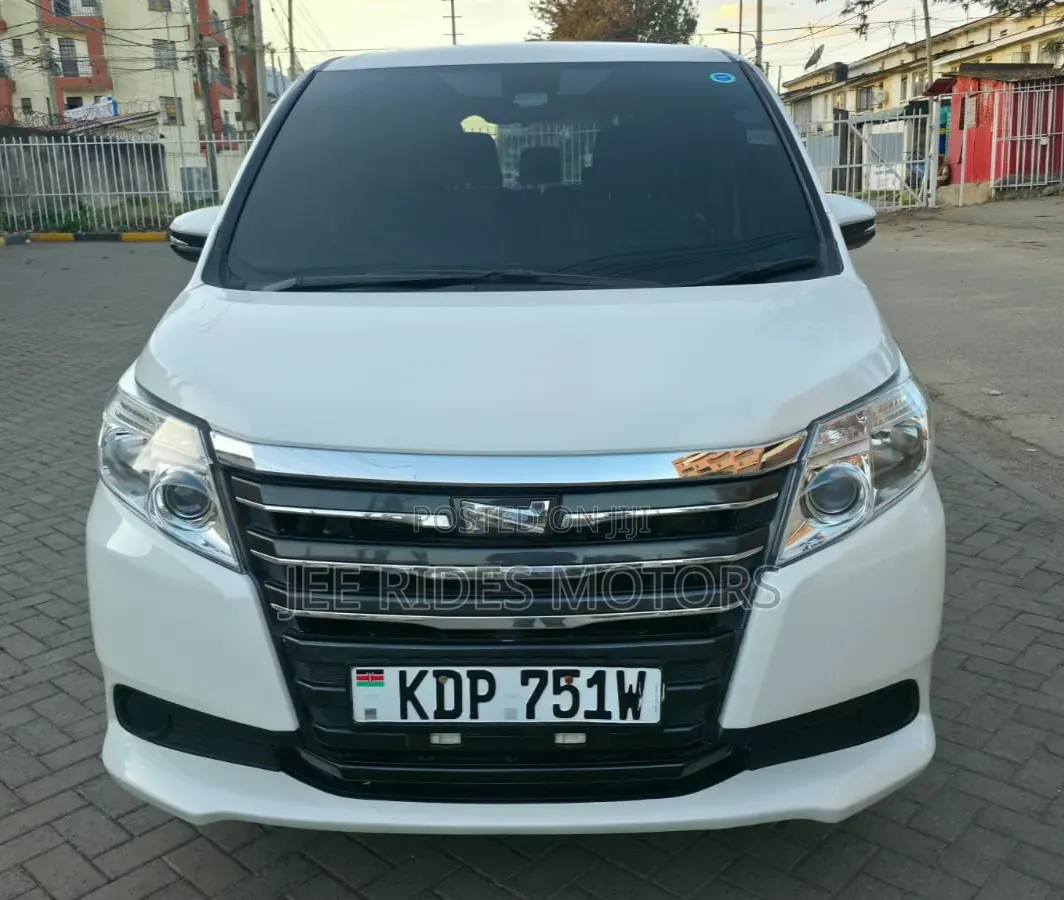 Toyota Noah 2017 Ivory